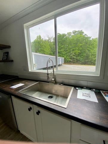 Country manor 32663m kitchen home features