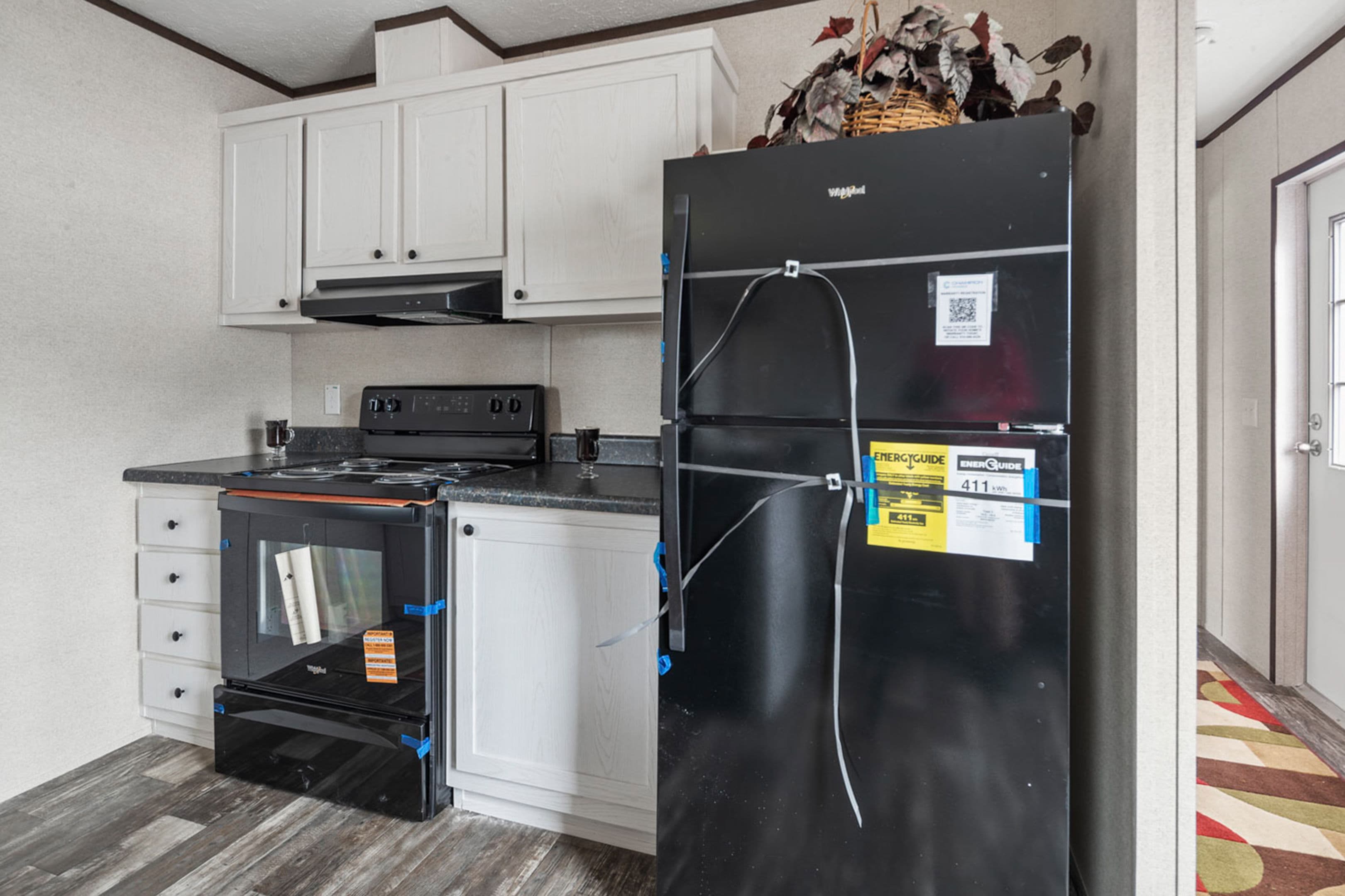 Riverside 1456 interior and kitchen home features