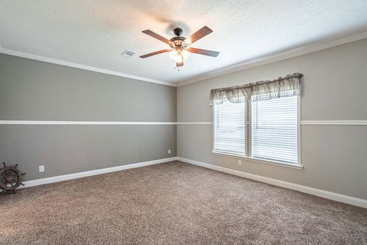 Thomas 32663b bedroom home features