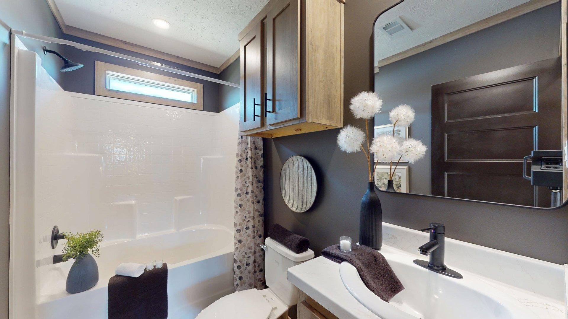 Mountain laurel bathroom home features