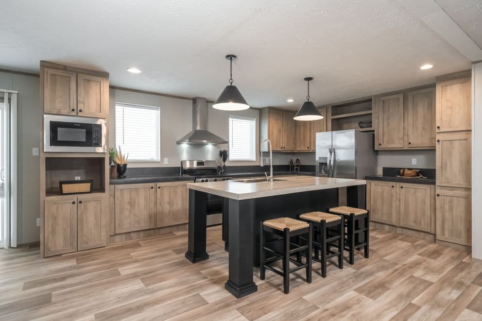 Tradition 72 kitchen home features