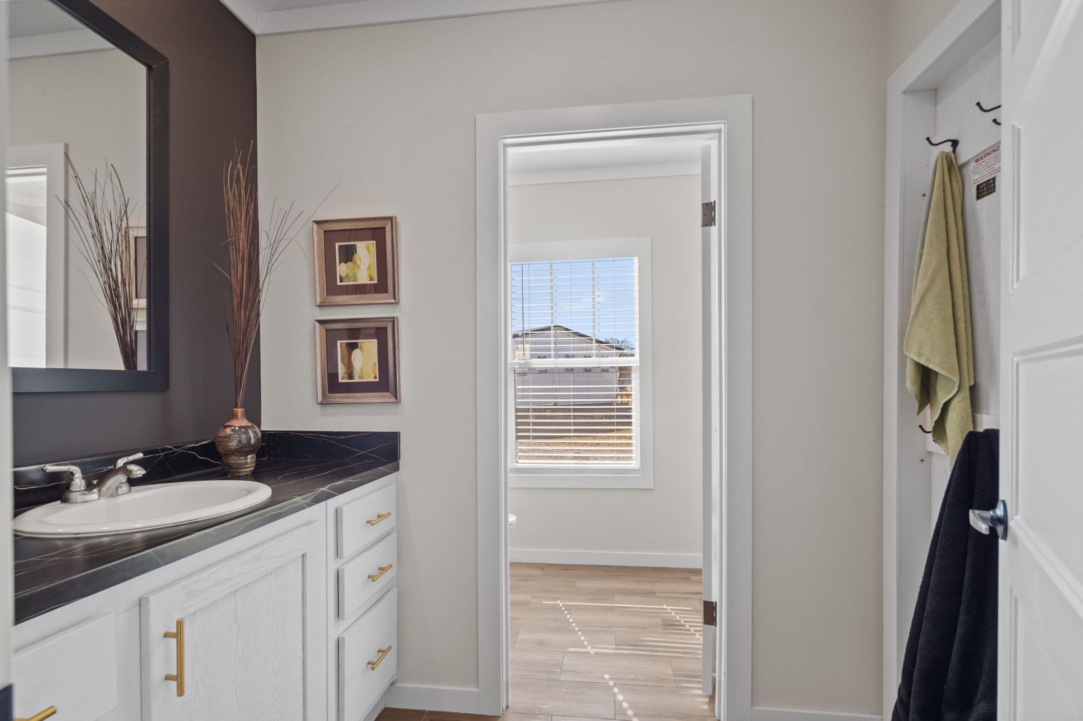 The twin creek interior and bathroom home features