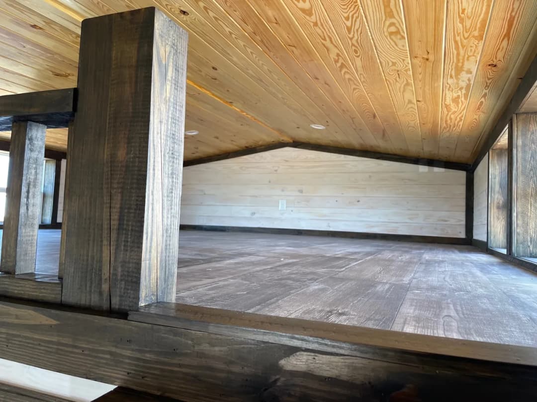 Evergreen cottage | 4b 105 interior home features