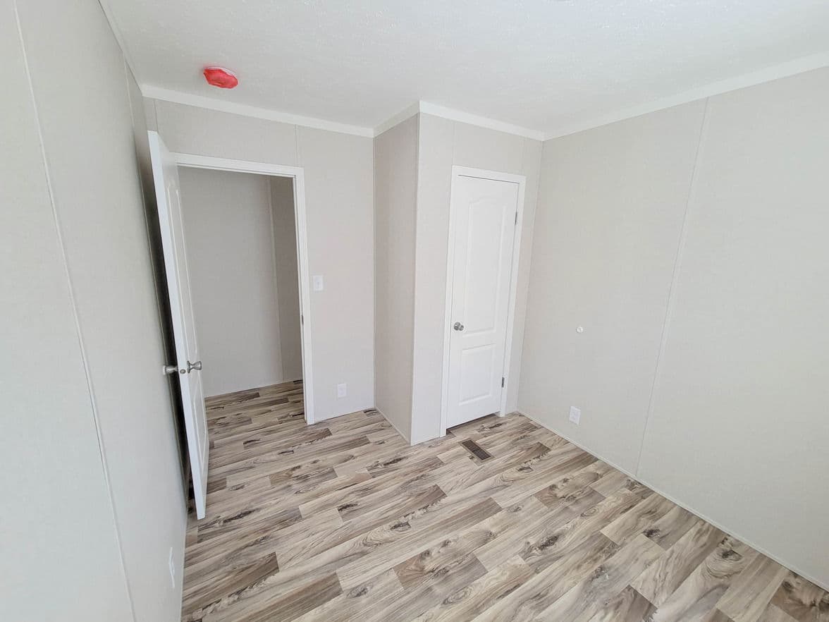  berkshire 14562p bedroom home features