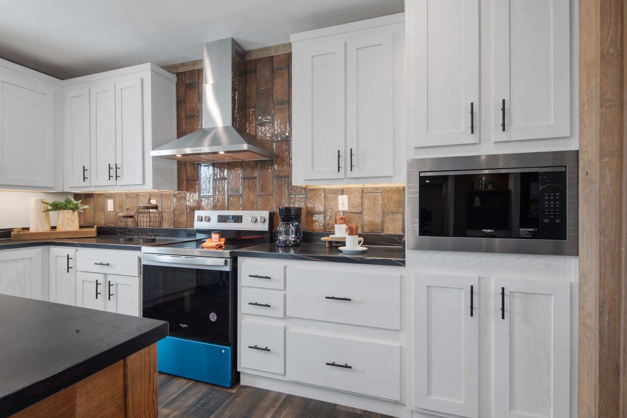 The roxy interior and kitchen home features