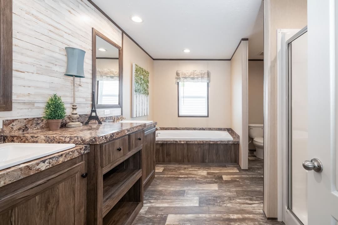 Hardin bathroom home features