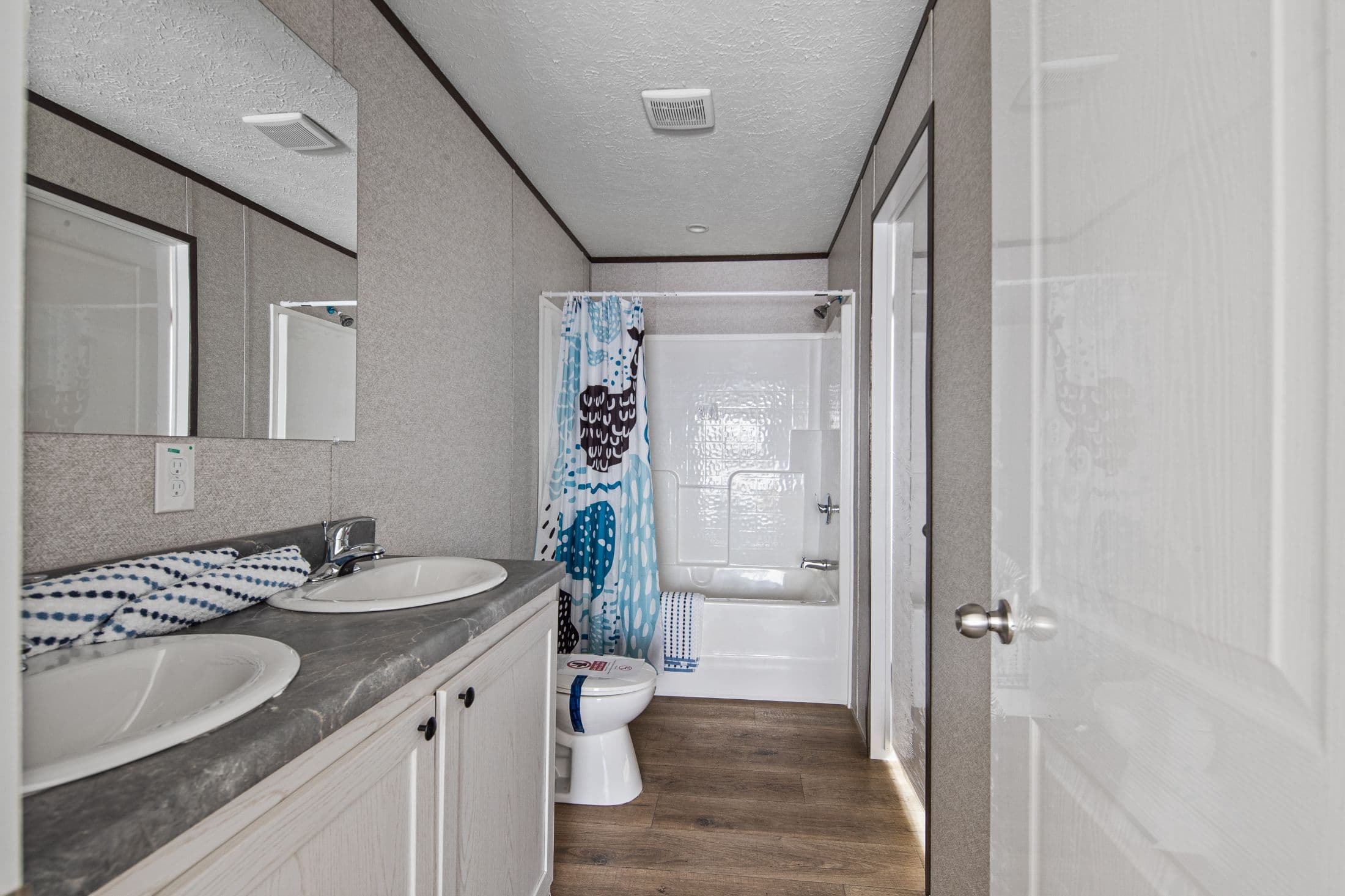 Riverbank 2856 (inventory) bathroom home features