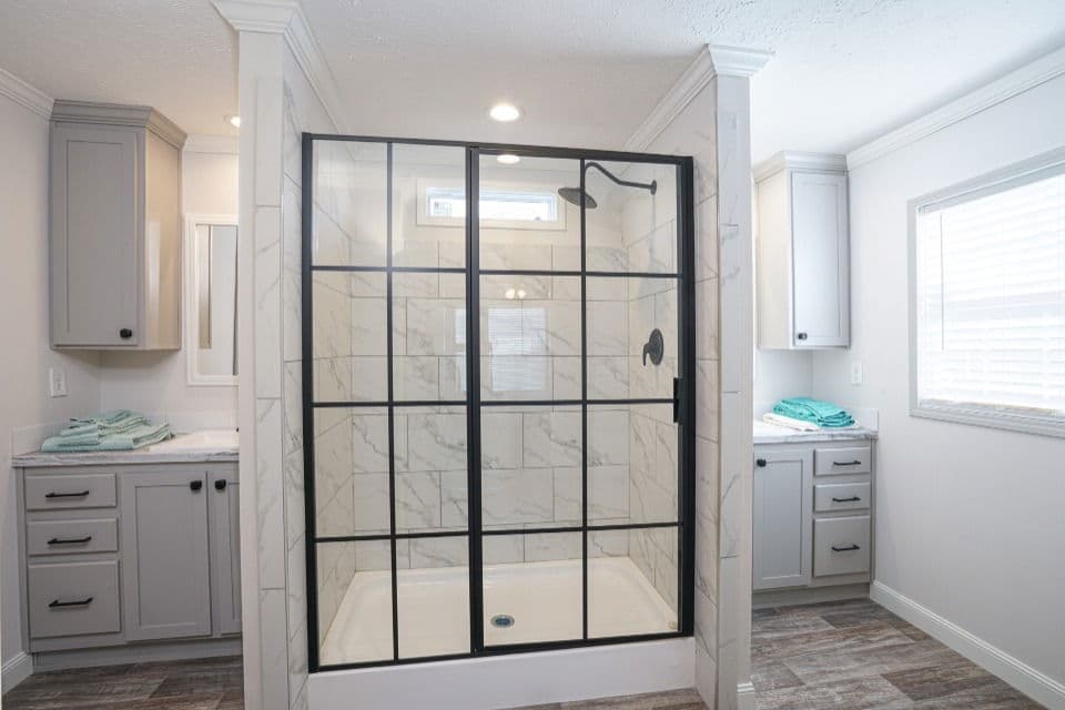 Palm harbor 28563t bathroom home features