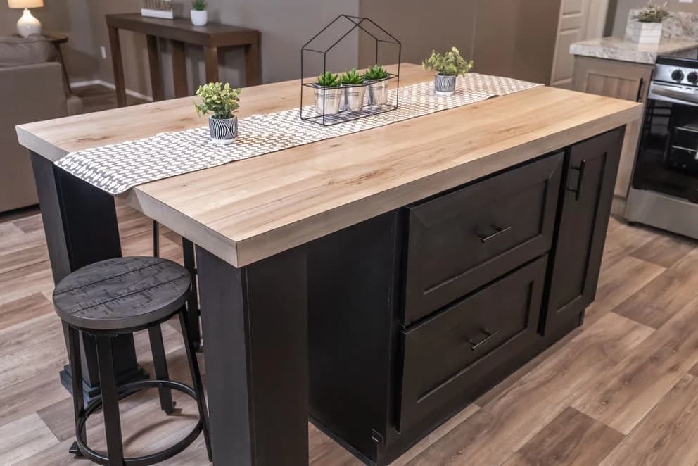 Tradition 56d kitchen home features