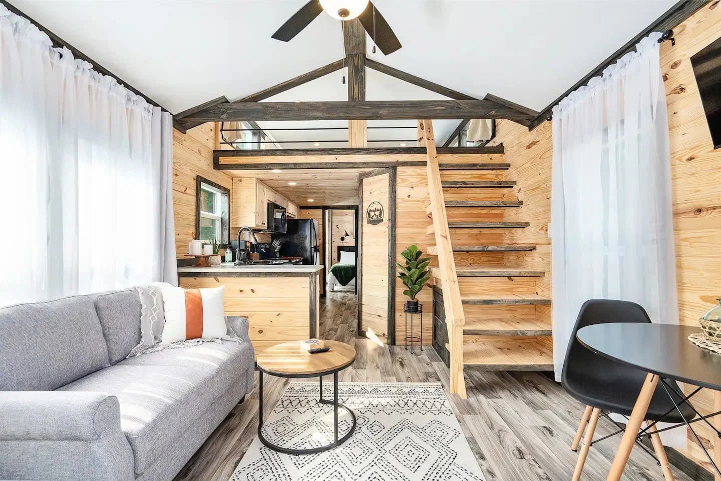 Whispering pines | 4b 100 interior home features