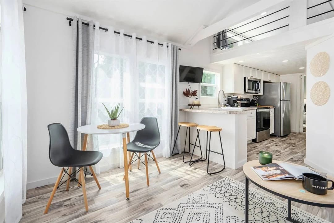 Whispering pines | 4b 100 interior home features
