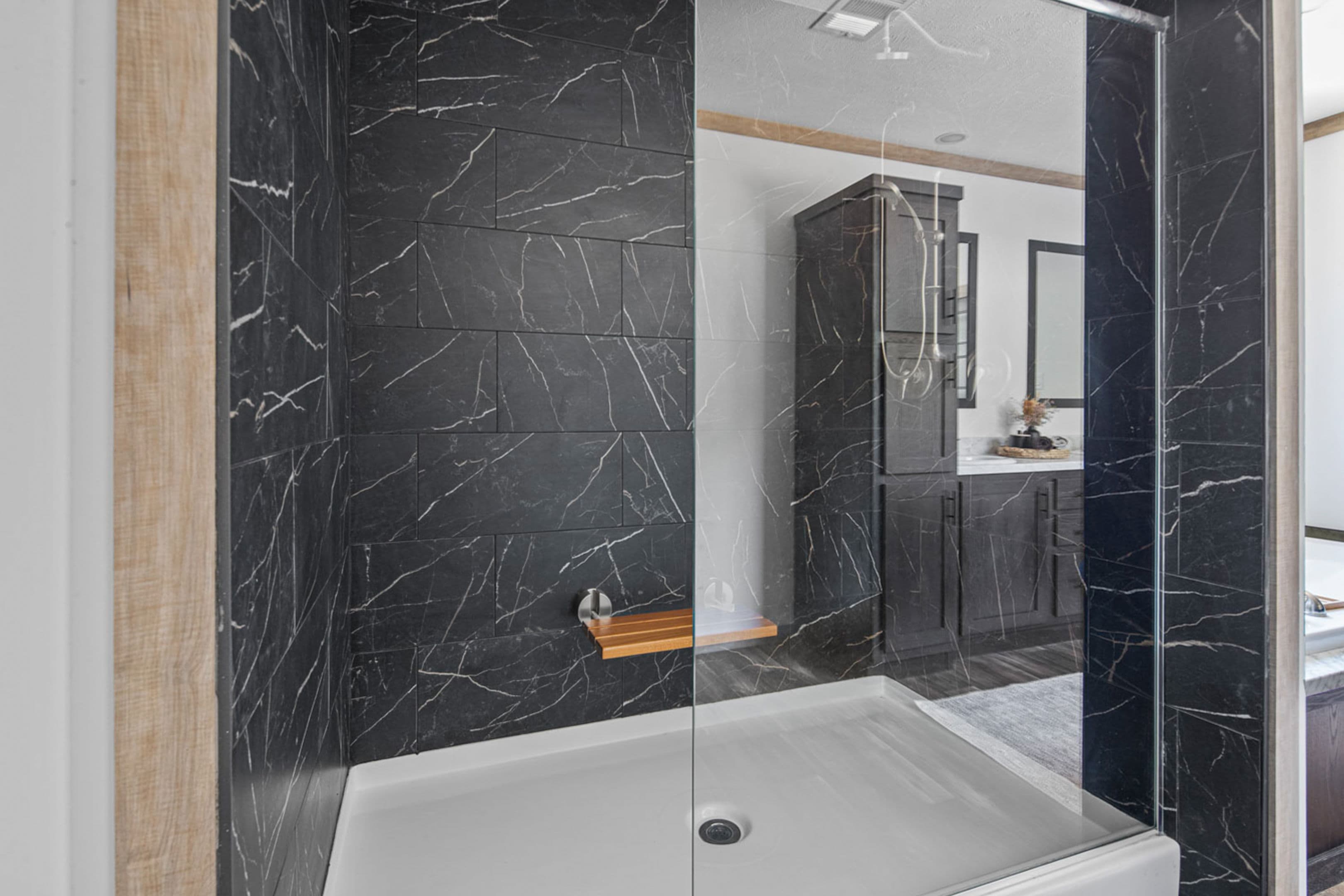 The delilah (inventory) bathroom home features