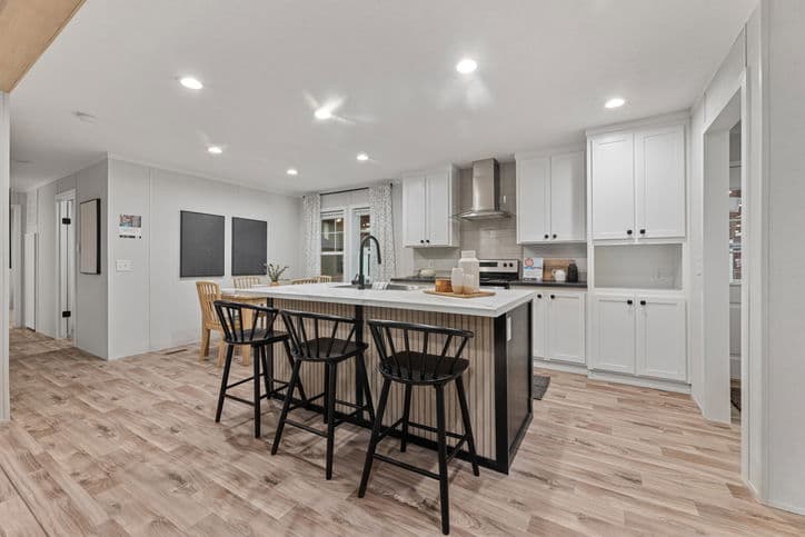 Country manor 32663m kitchen home features