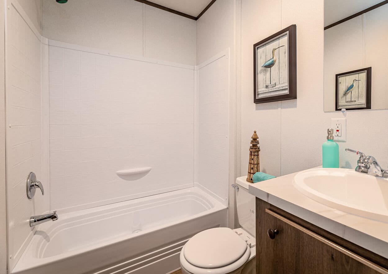 16663a bathroom home features