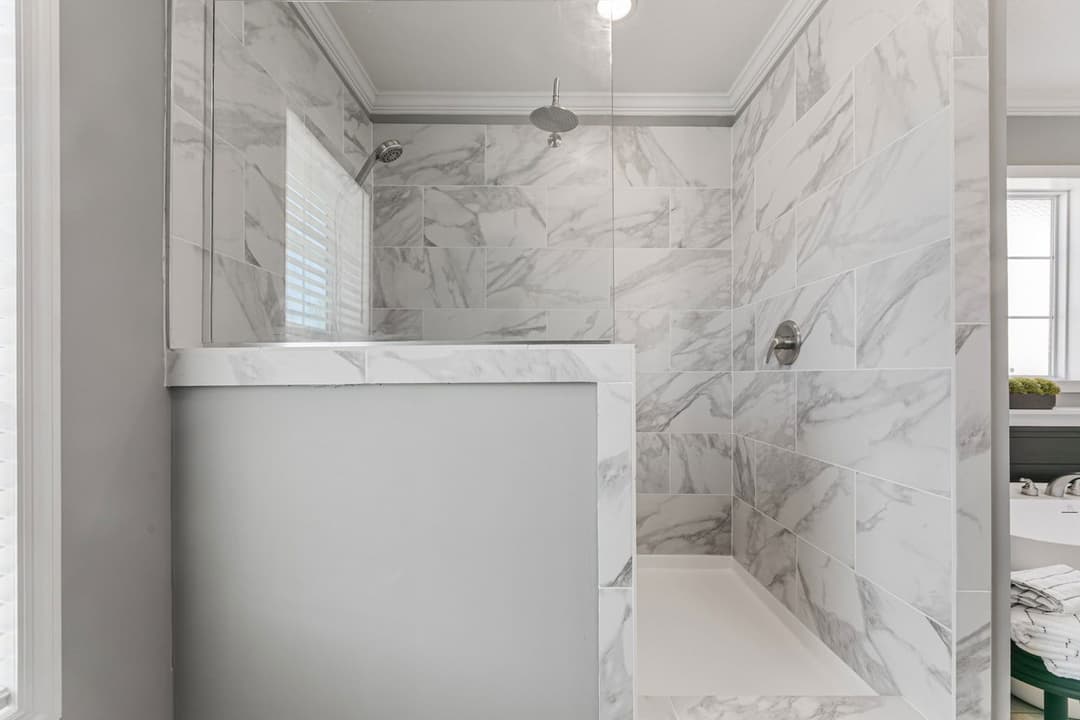 Jones 32764b bathroom home features