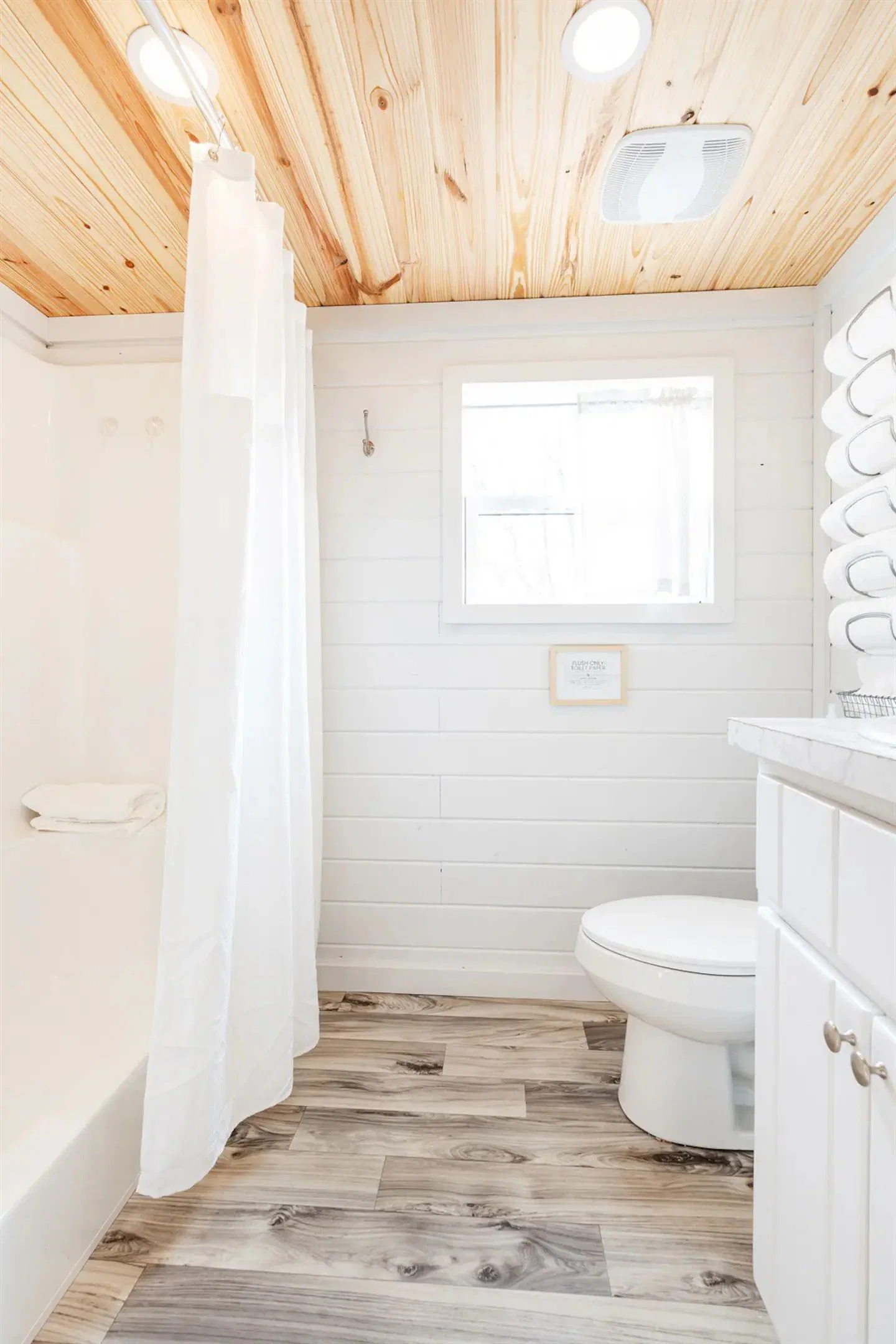 River stone | 4b 115 bathroom home features