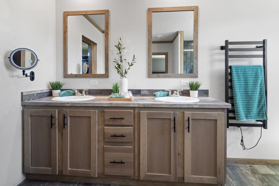 The lakewood interior and bathroom home features