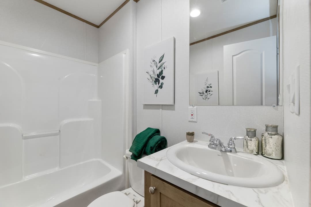 16562a bathroom home features