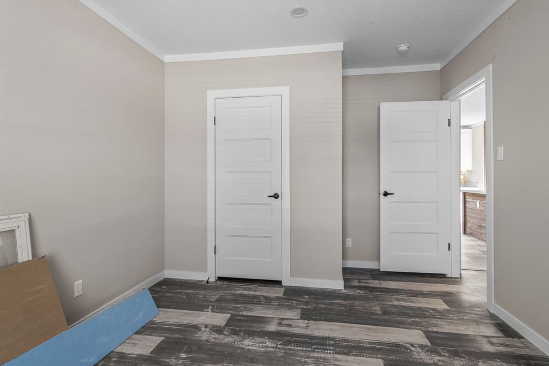 The azalea interior and bedroom home features