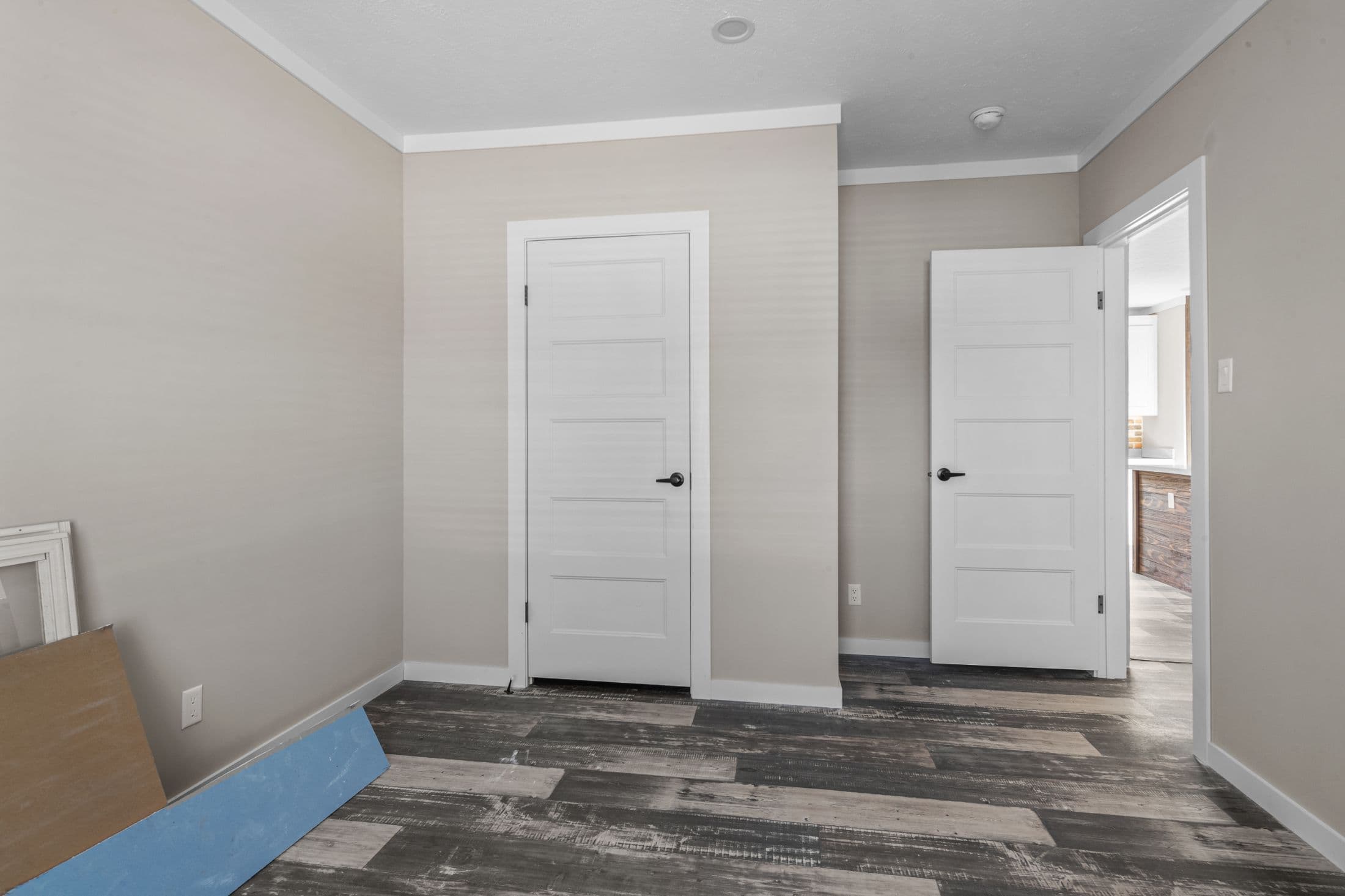 The azalea interior and bedroom home features