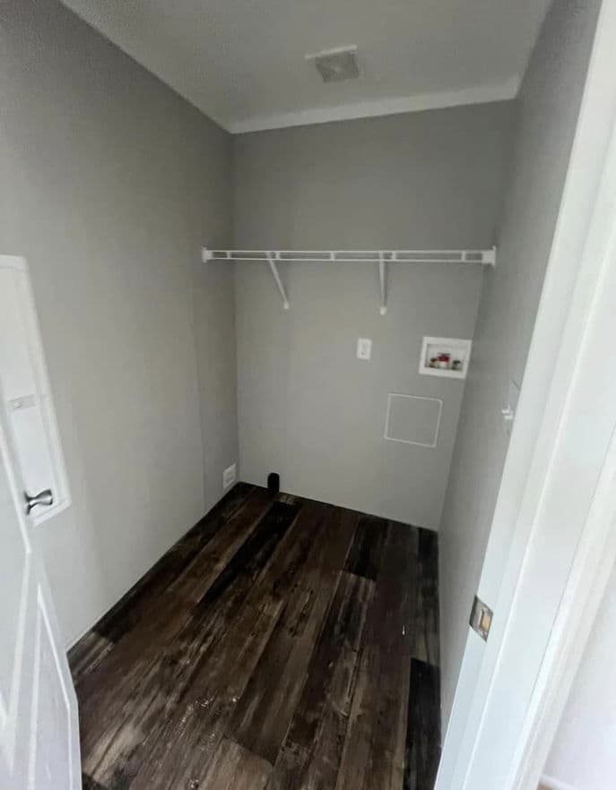 Country manor 16763m interior home features