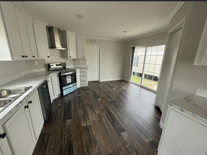 Country manor 16763m kitchen home features