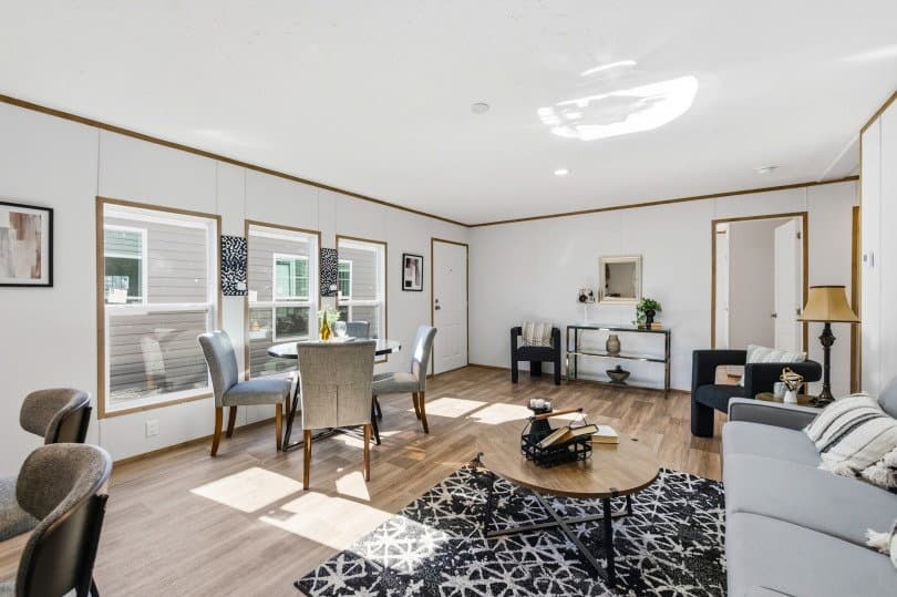 Phoenix 32483b  home features