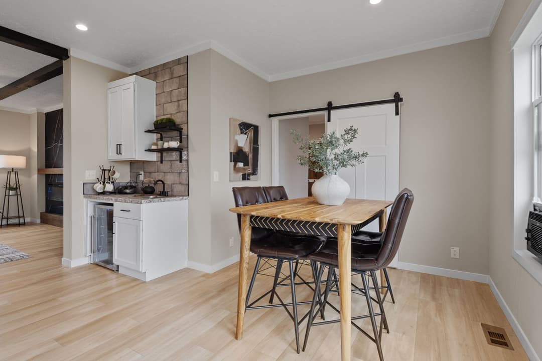 The altitude 2 interior home features