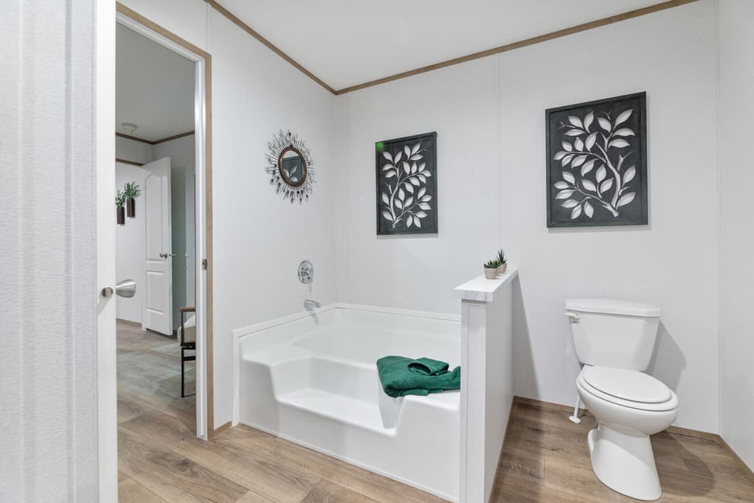 16562a bathroom home features