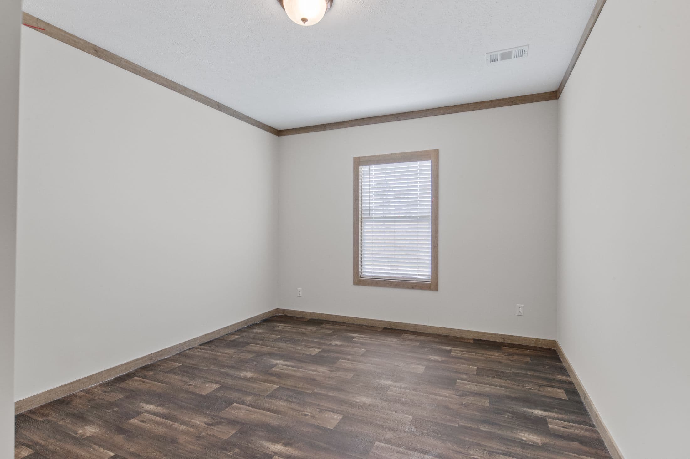 The roxy interior and bedroom home features