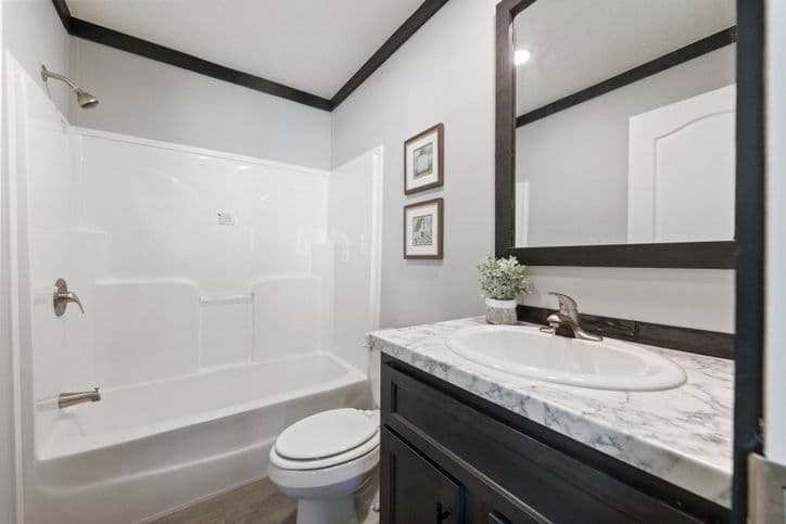 Sparrow 32725a bathroom home features