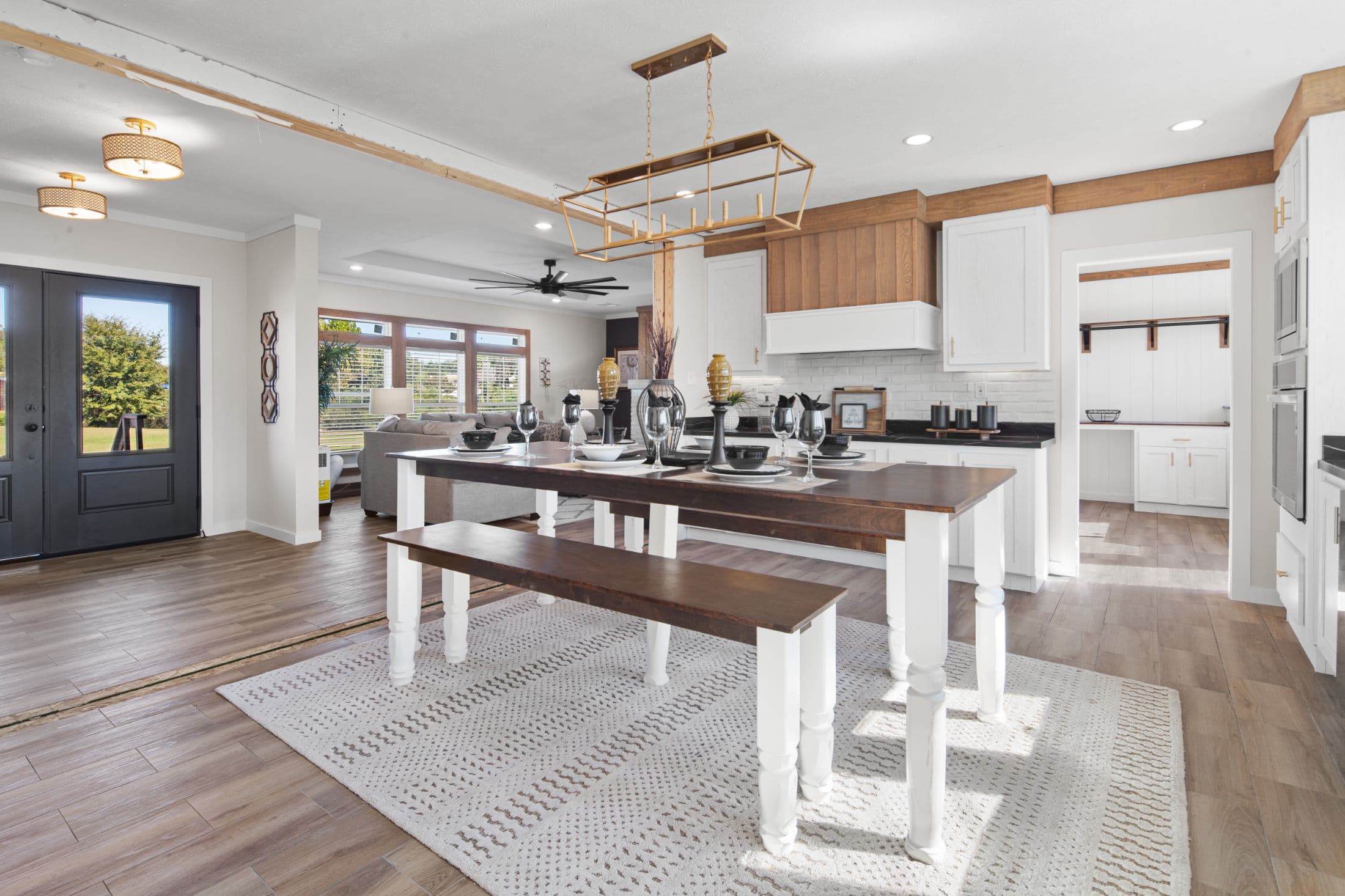 The twin creek interior and kitchen home features