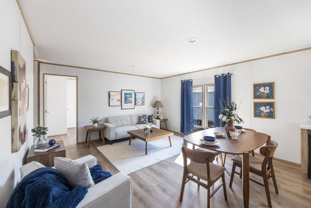 Phoenix 32563a interior home features