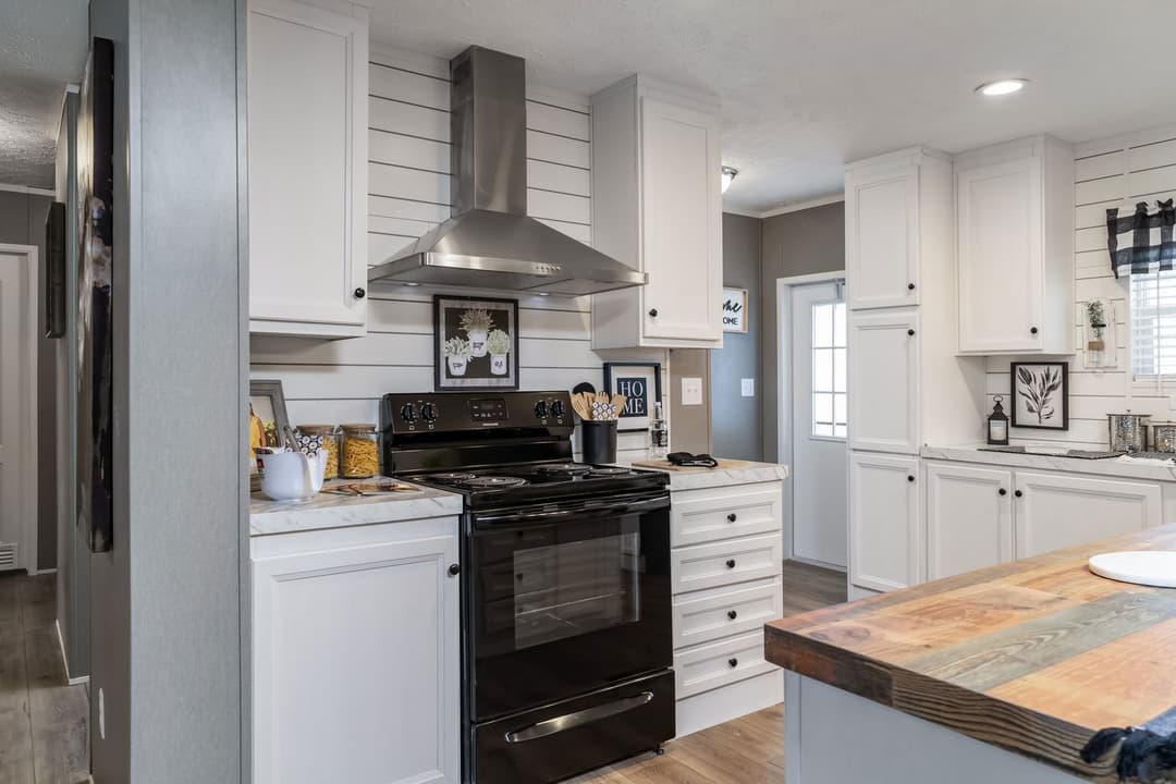 Savannah breeze kitchen home features