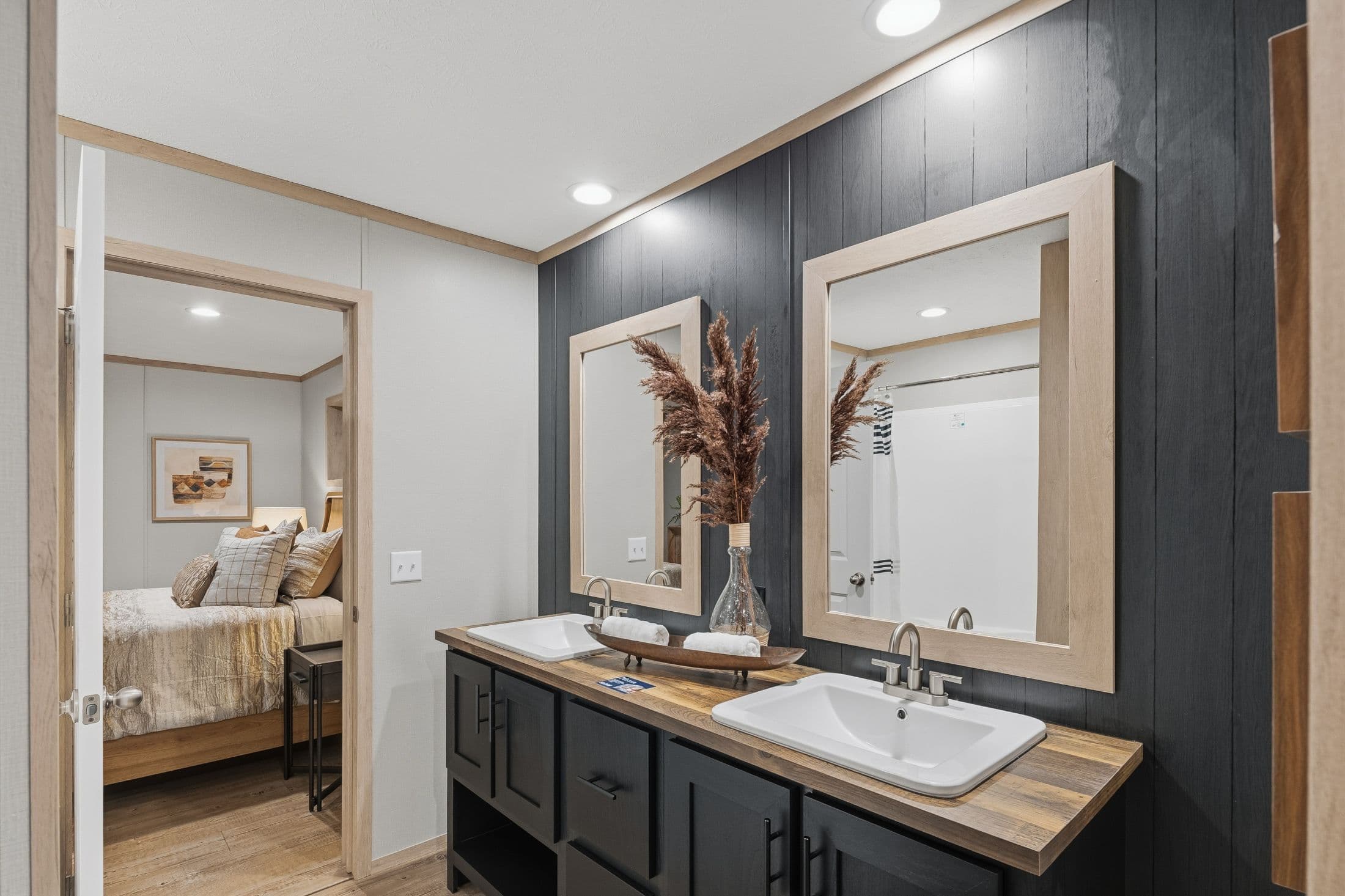 Expedition  home features