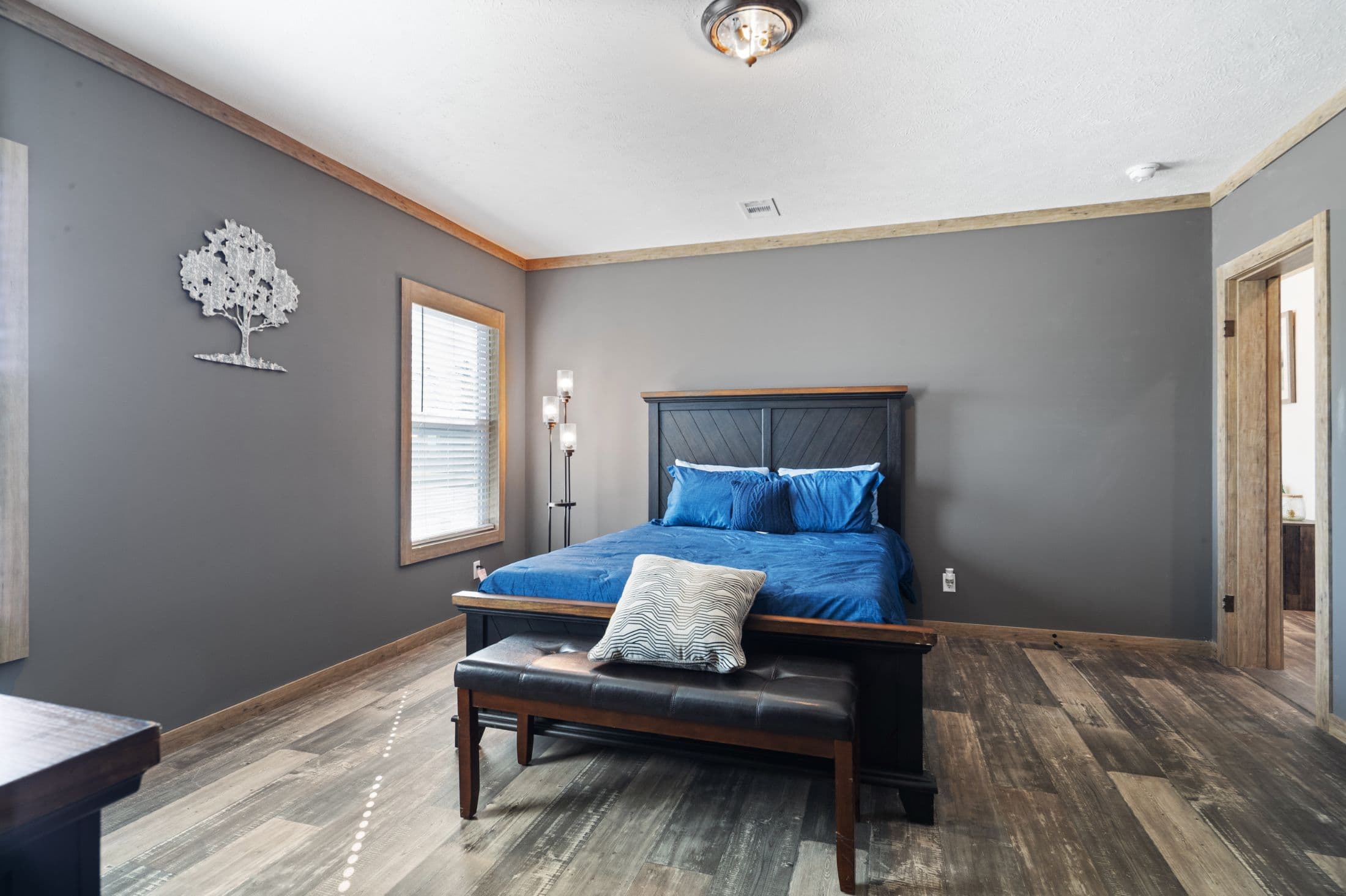 The lakewood interior and bedroom home features