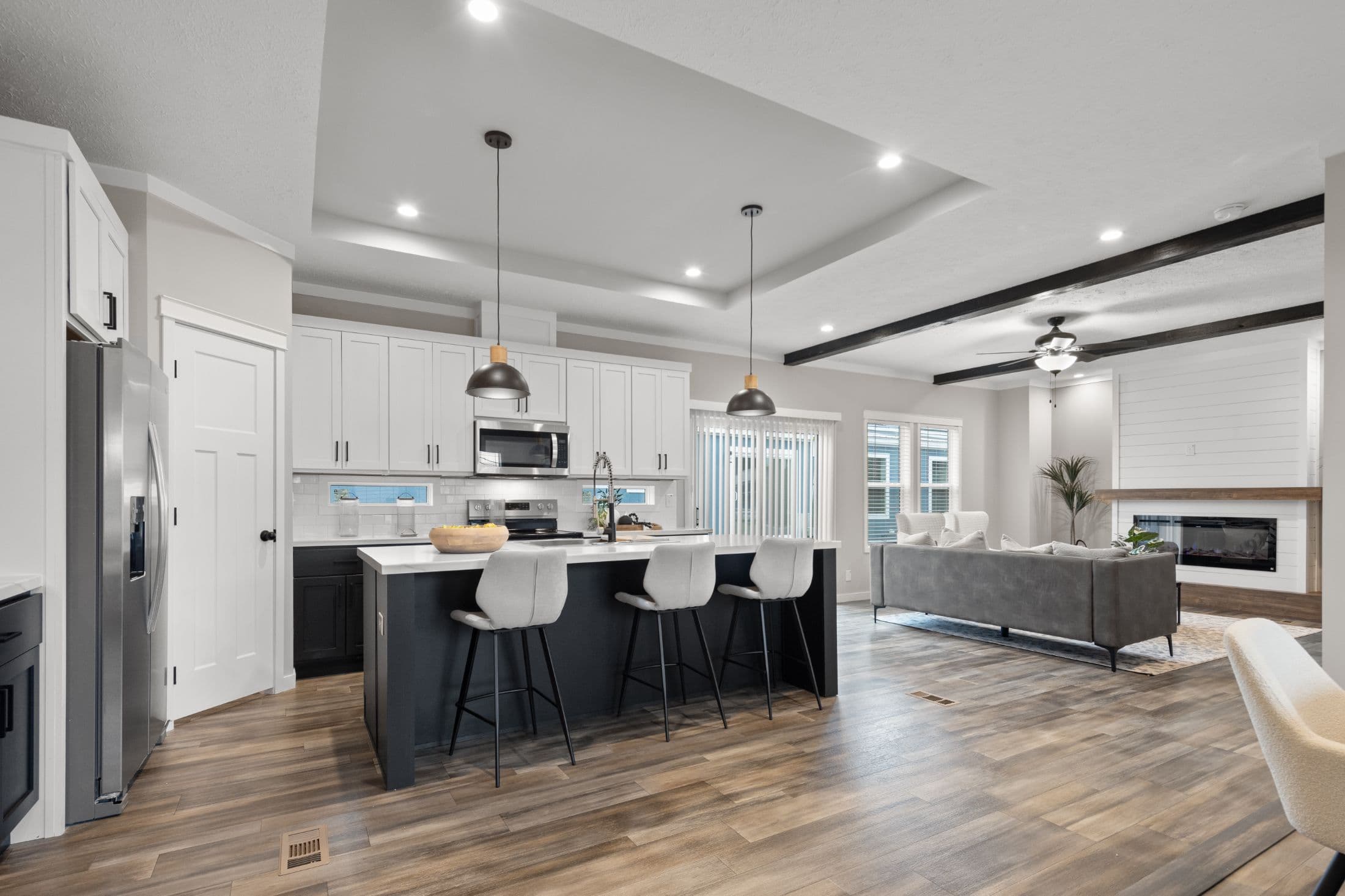 The altitude 1  home features