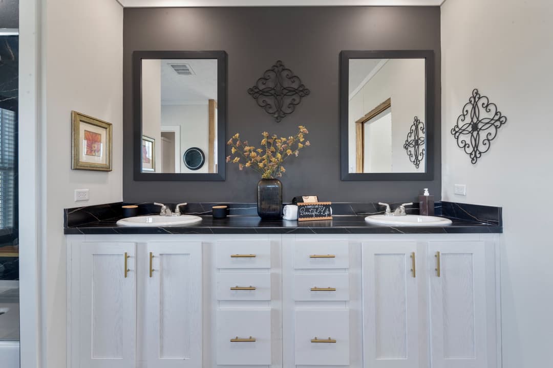 The twin creek interior and bathroom home features