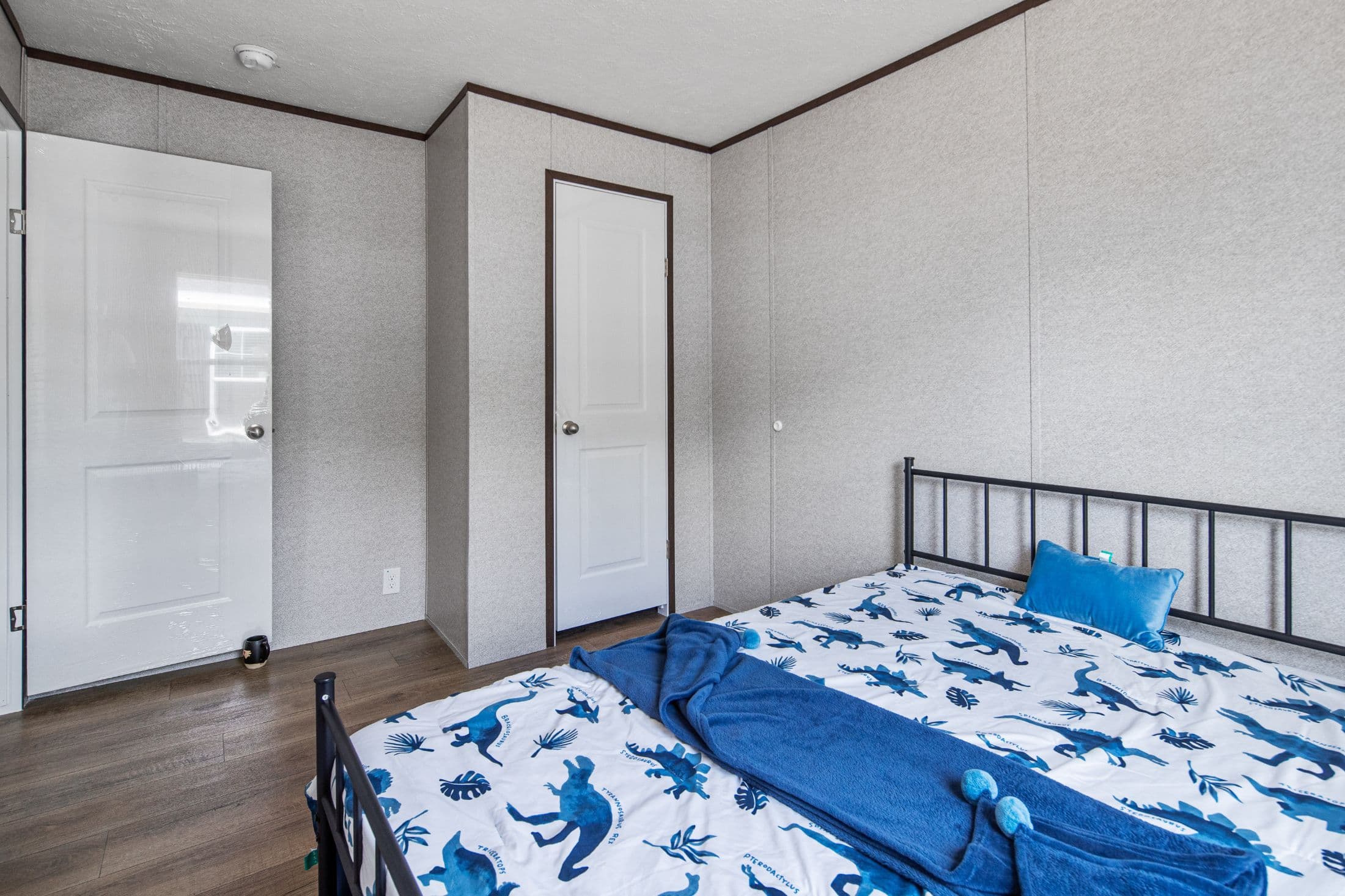 Riverbank 2856 (inventory) bedroom home features