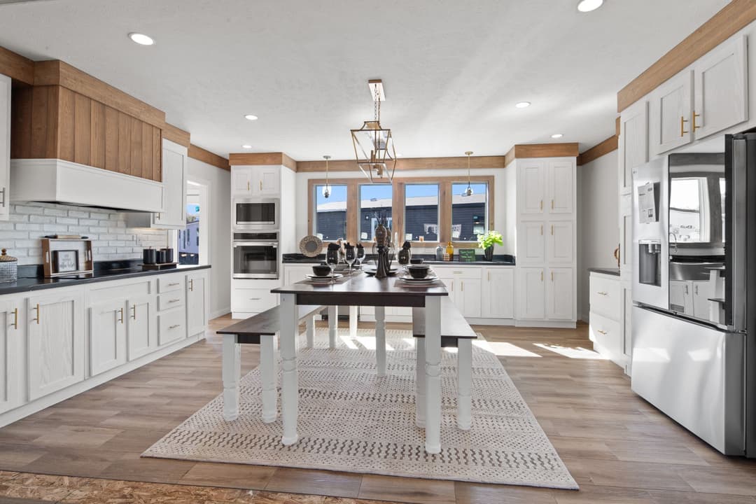 The twin creek interior and kitchen home features