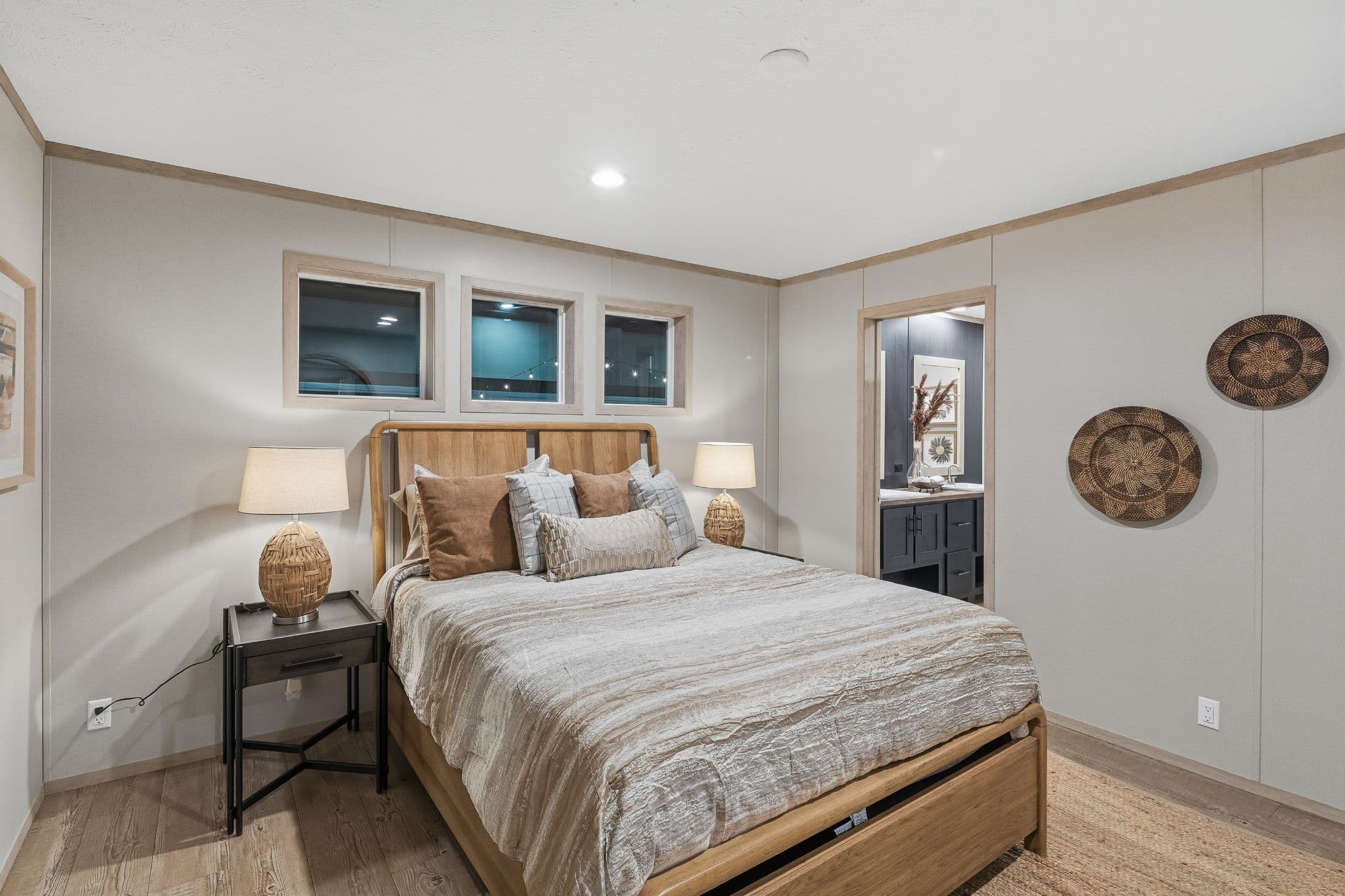 Expedition  home features