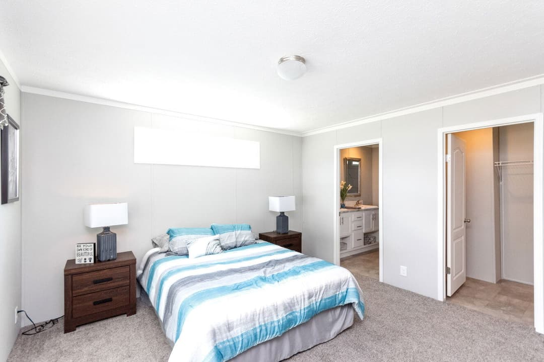 Pegasus 28483s bedroom home features