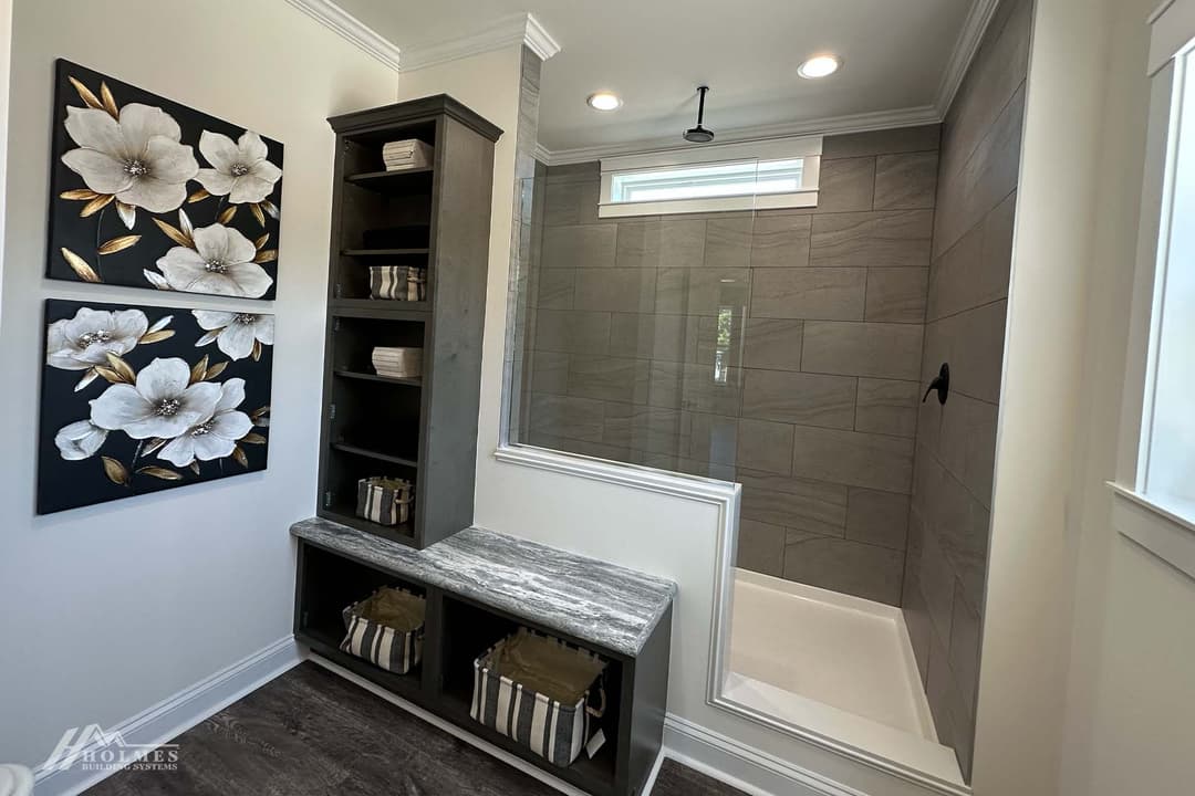 Caroline bathroom home features