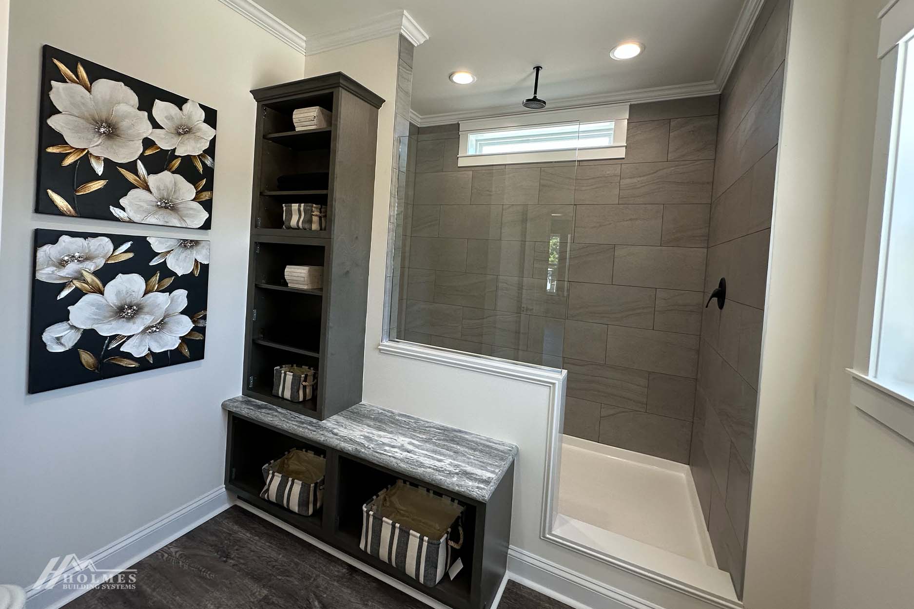 Caroline bathroom home features