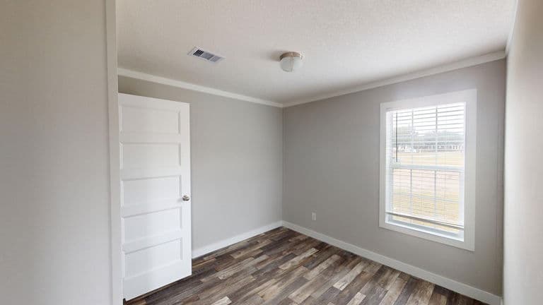 Swagger 16763a bedroom home features