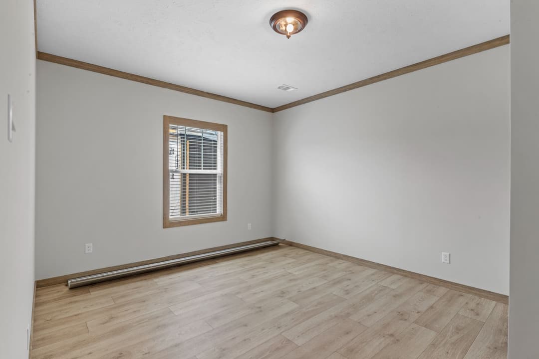 The highland oak interior and bedroom home features