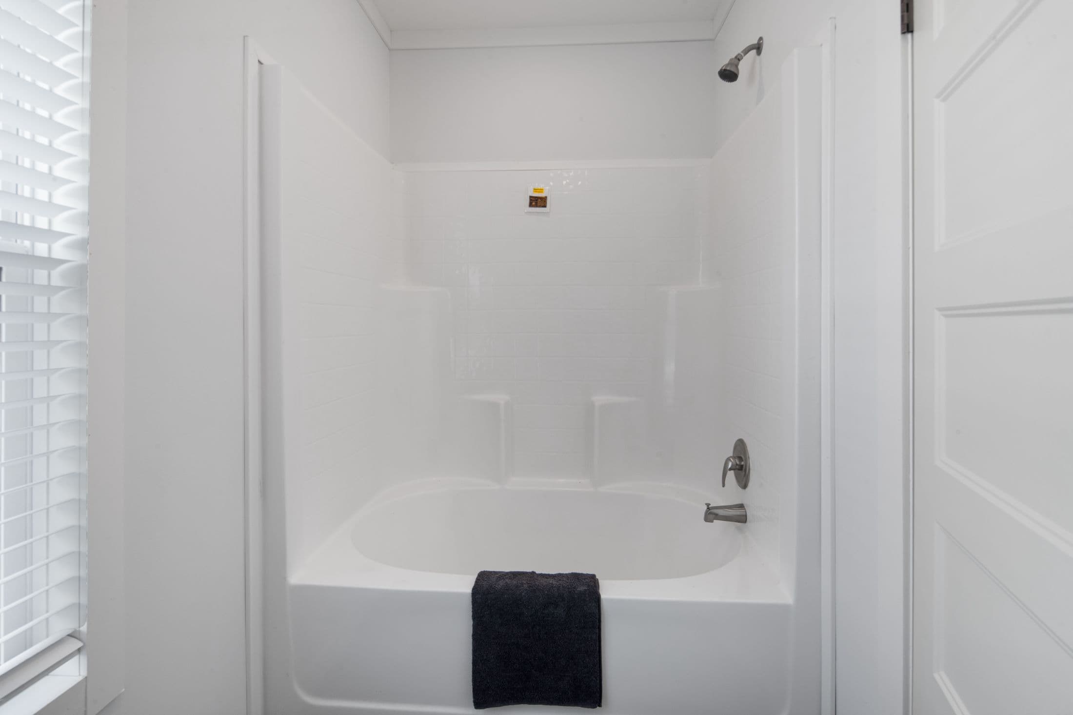 The little creek interior and bathroom home features