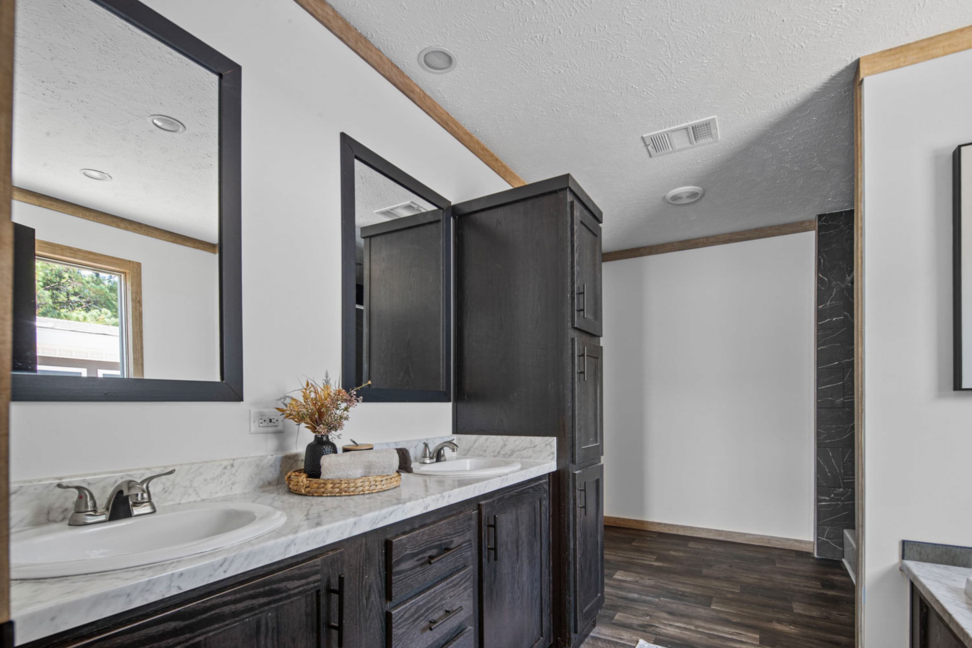 The delilah (inventory) bathroom home features