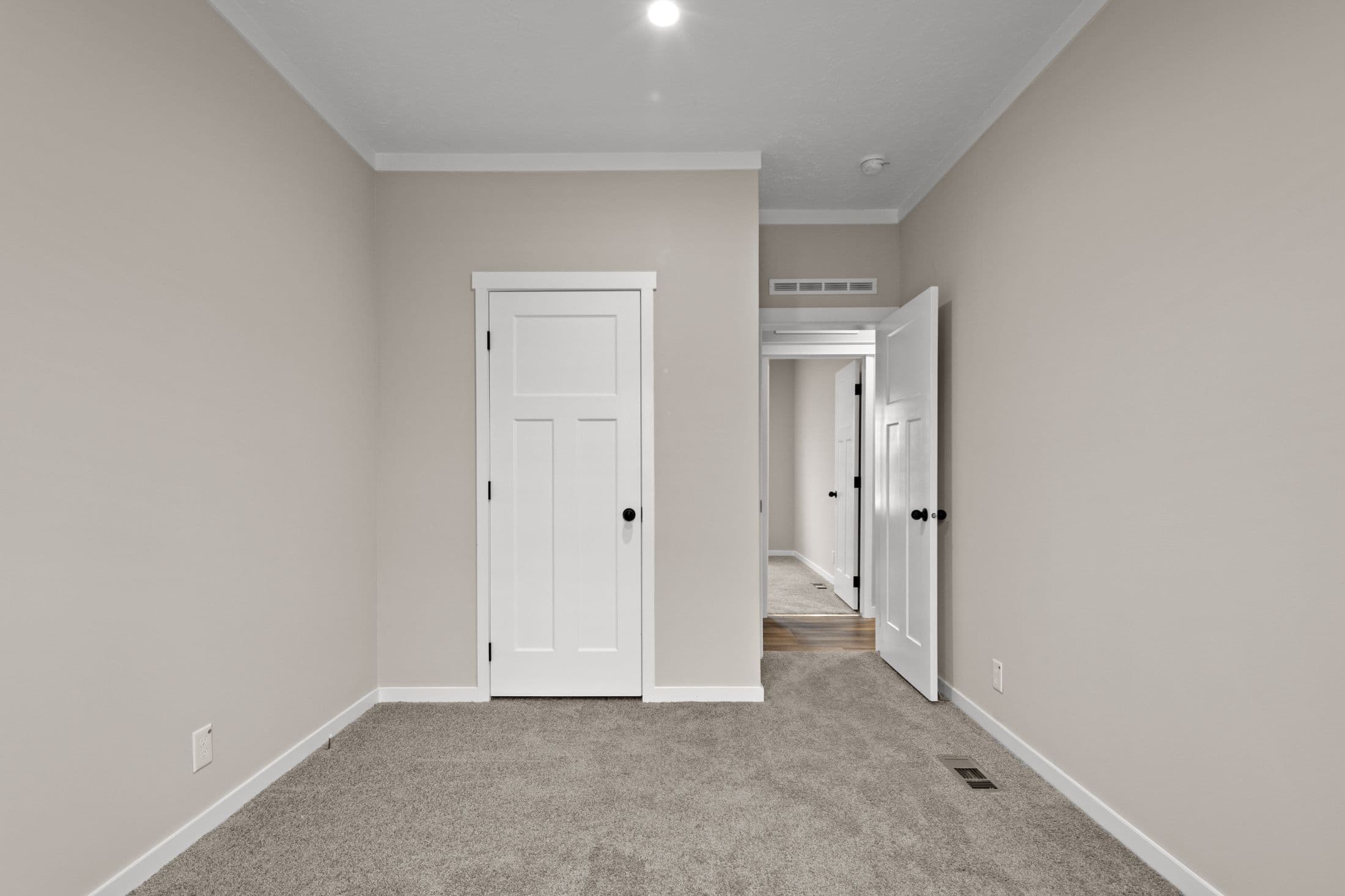 The altitude 1  home features