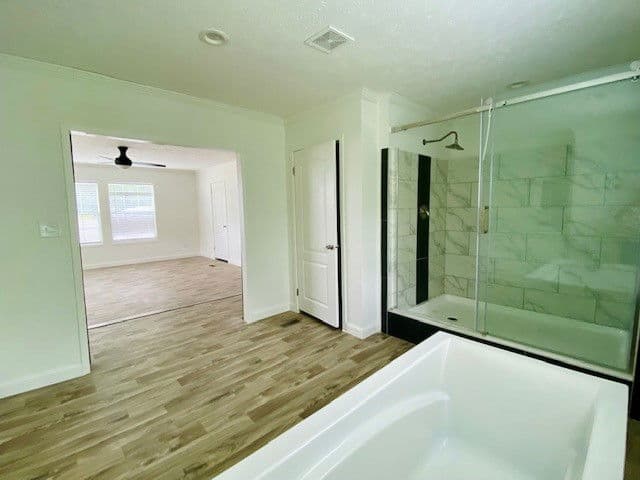 Country manor 32663m bathroom home features